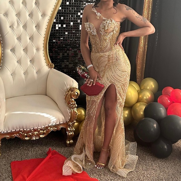 Dresses & Skirts - prom dress
